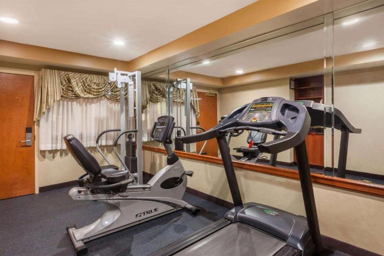 Econo Lodge Woodbridge Iselin Экстерьер фото