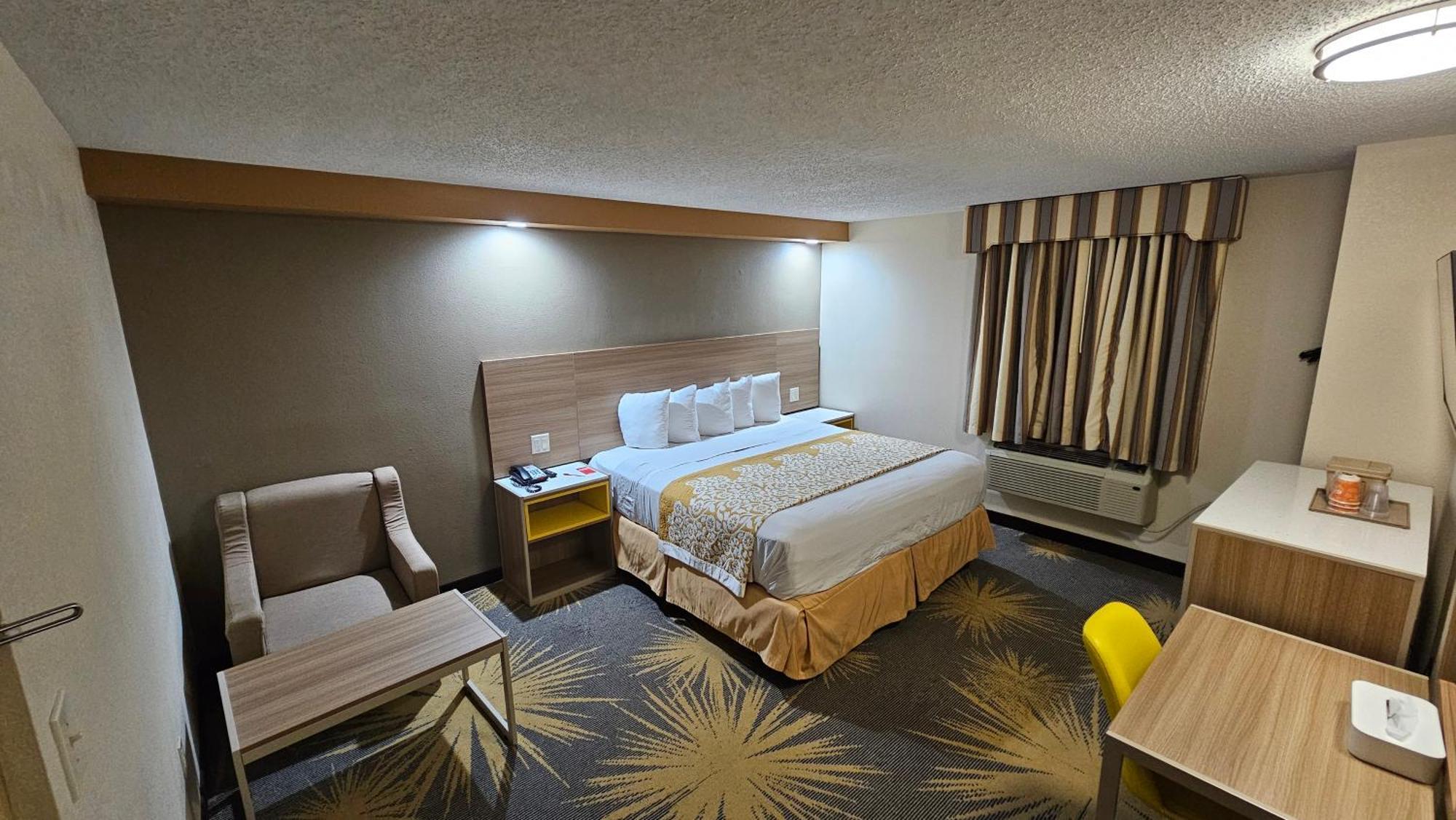Econo Lodge Woodbridge Iselin Экстерьер фото