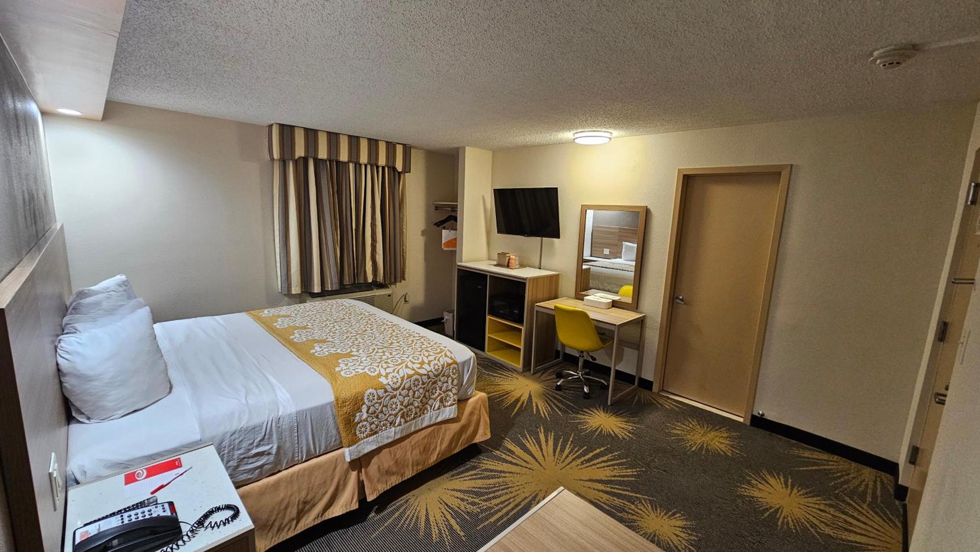Econo Lodge Woodbridge Iselin Экстерьер фото