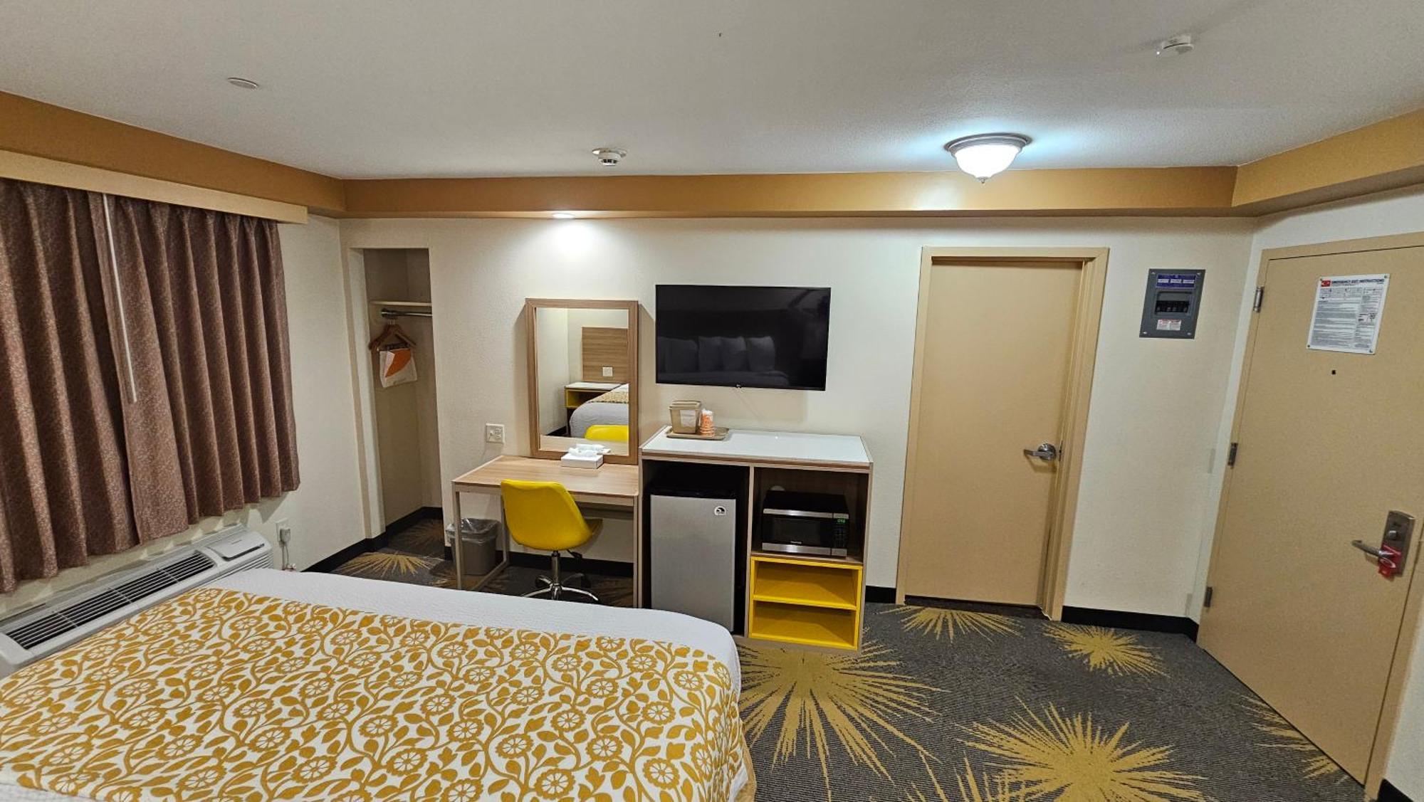 Econo Lodge Woodbridge Iselin Экстерьер фото