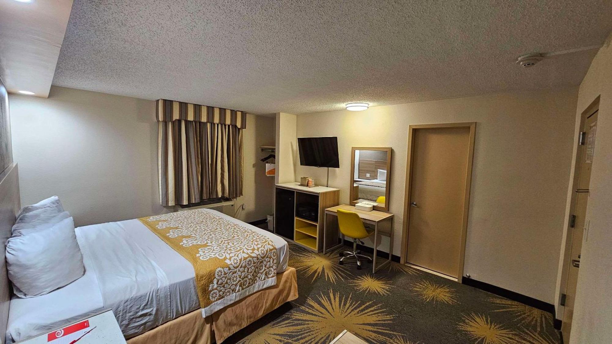 Econo Lodge Woodbridge Iselin Экстерьер фото