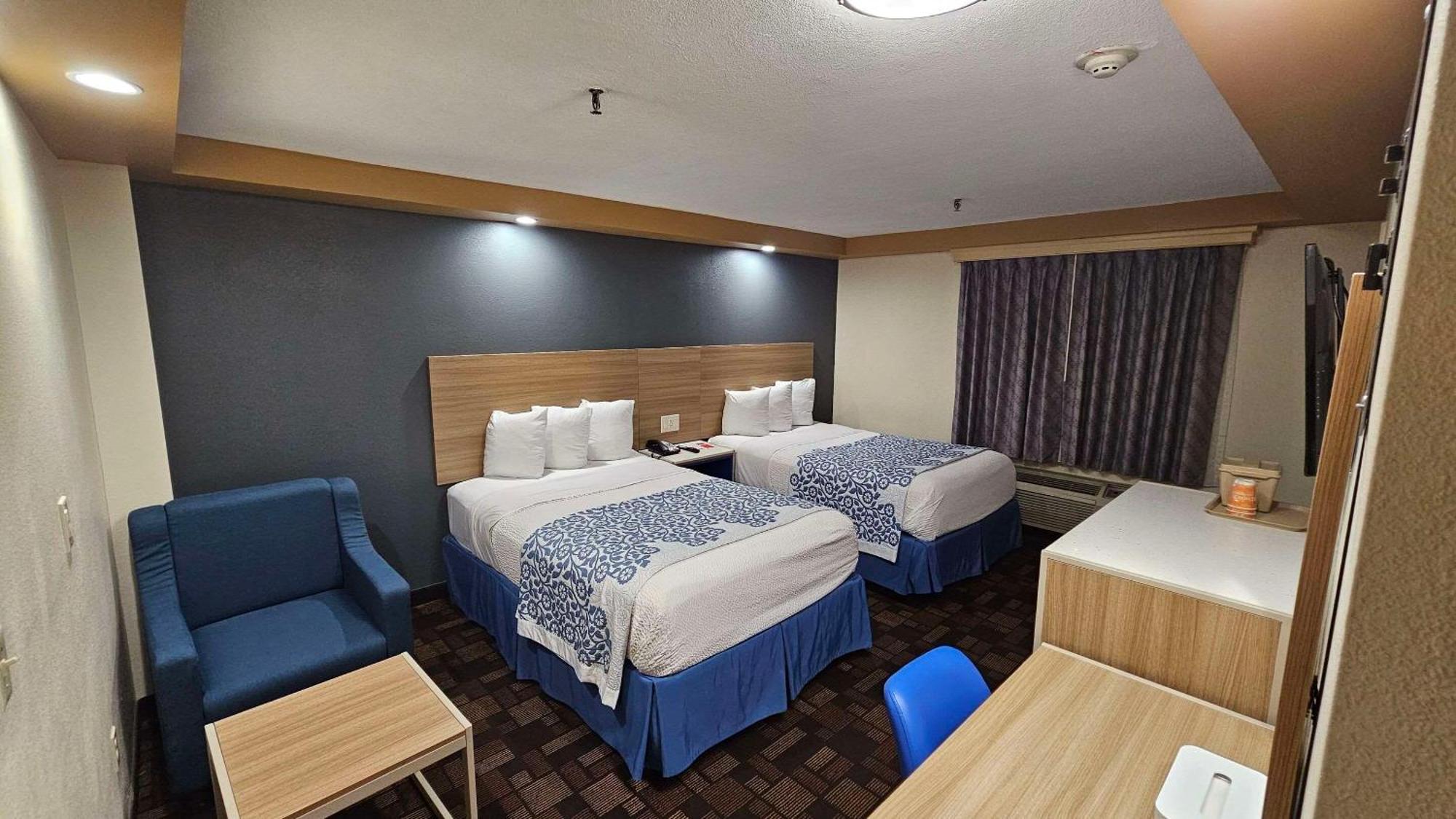 Econo Lodge Woodbridge Iselin Экстерьер фото