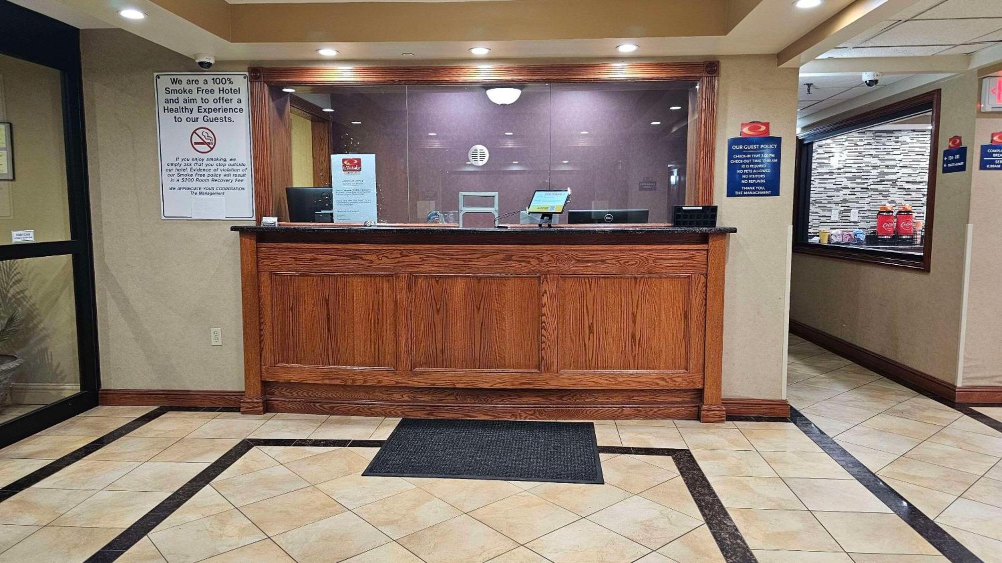 Econo Lodge Woodbridge Iselin Экстерьер фото